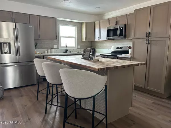 Phoenix, AZ 85018,3737 E TURNEY Avenue #207