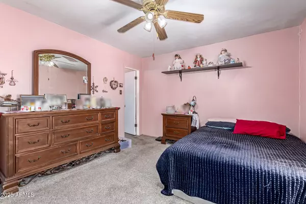 Phoenix, AZ 85031,5527 W EARLL Drive