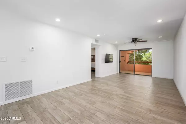 Phoenix, AZ 85032,12212 N PARADISE VILLAGE Parkway S #428