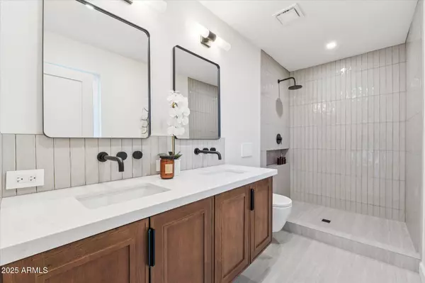 Phoenix, AZ 85016,2423 E Flower Street