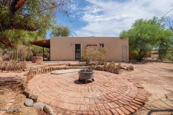 Phoenix, AZ 85018,5702 E CAMELBACK Road #Saguaro