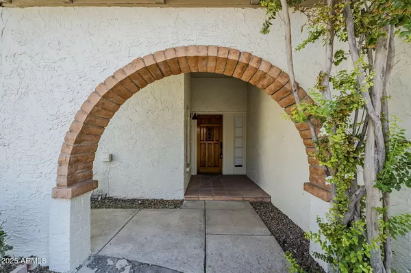 Phoenix, AZ 85032,4011 E DAHLIA Drive