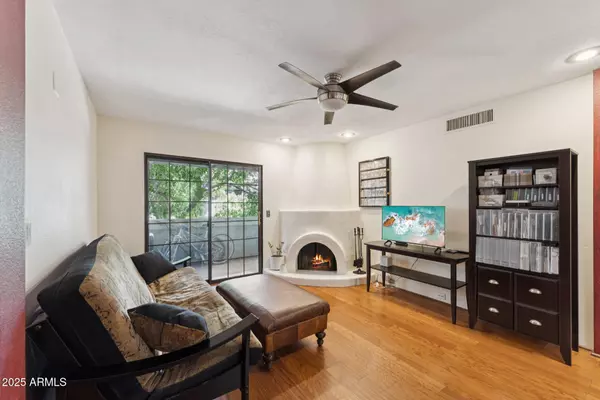 Phoenix, AZ 85020,7557 N DREAMY DRAW Drive #250