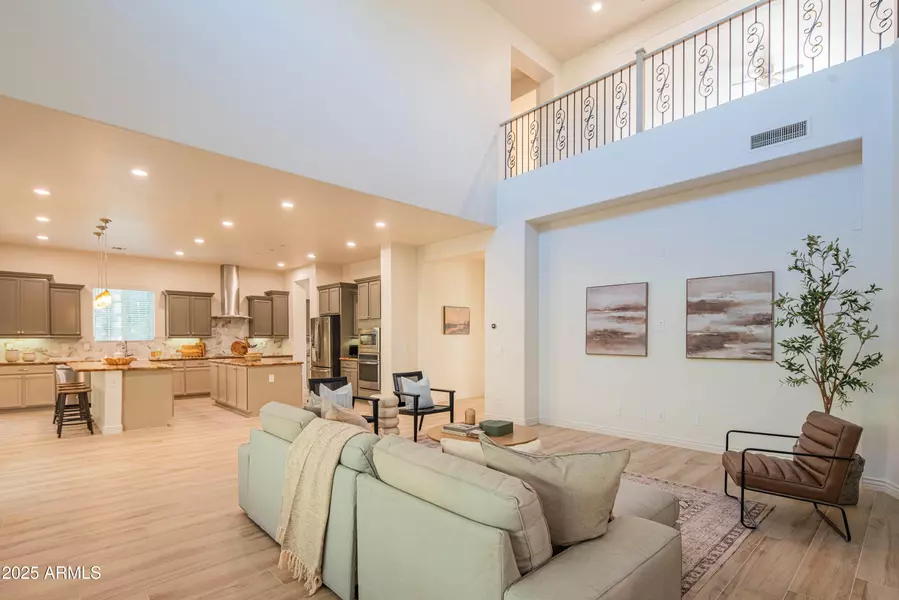 2073 S NAVAJO Court, Chandler, AZ 85286