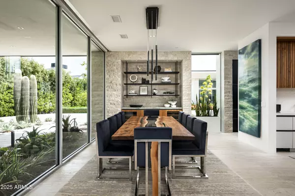 Paradise Valley, AZ 85253,5611 N WILKINSON Road