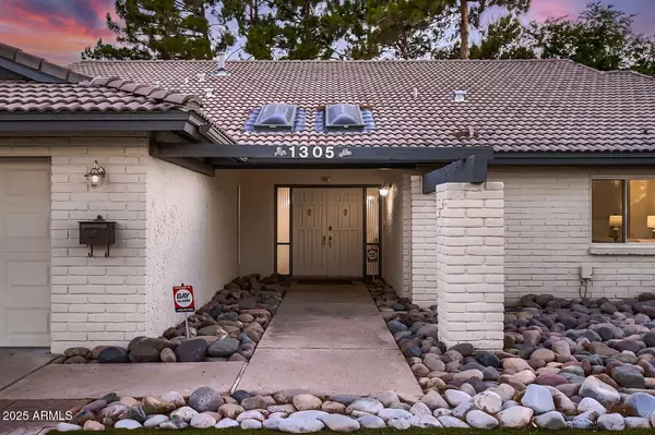 Tempe, AZ 85283,1305 E STEAMBOAT BEND Drive