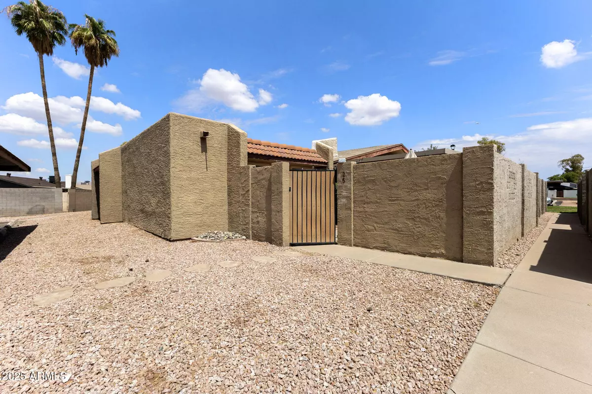 Mesa, AZ 85201,633 N MAY -- #25