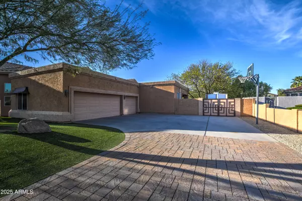 Glendale, AZ 85310,5332 W MISTY WILLOW Lane