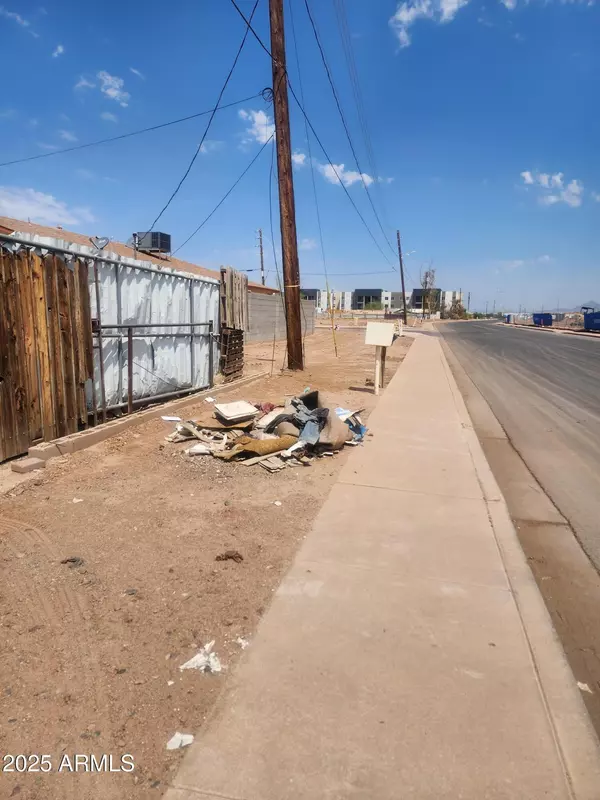 Phoenix, AZ 85040,4016 S 12th Street #21