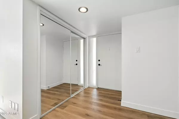 Phoenix, AZ 85013,3655 N 5th Avenue #202