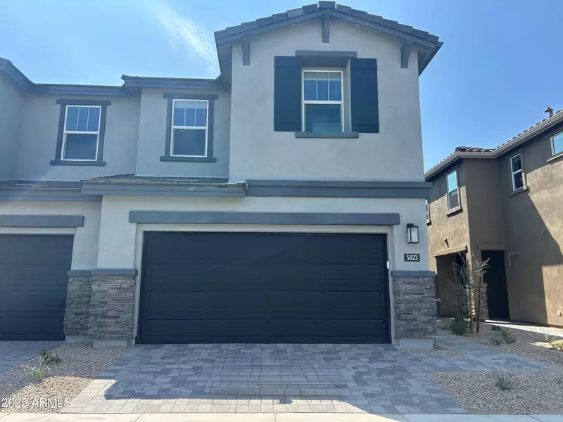 5823 E COVEY Lane, Phoenix, AZ 85054