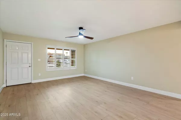 Phoenix, AZ 85028,11843 N 32ND Place