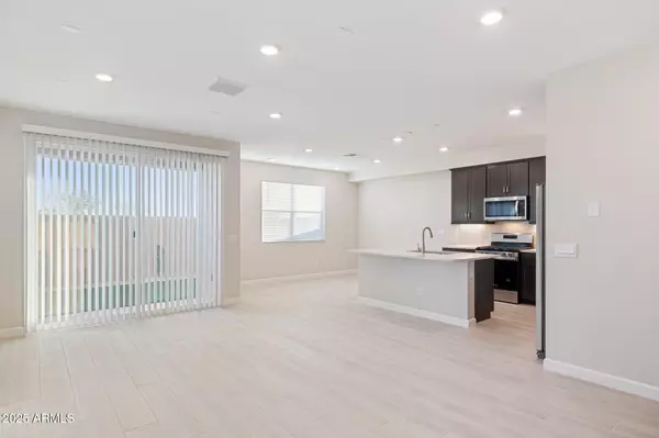 Phoenix, AZ 85054,5814 E ZACHARY Drive