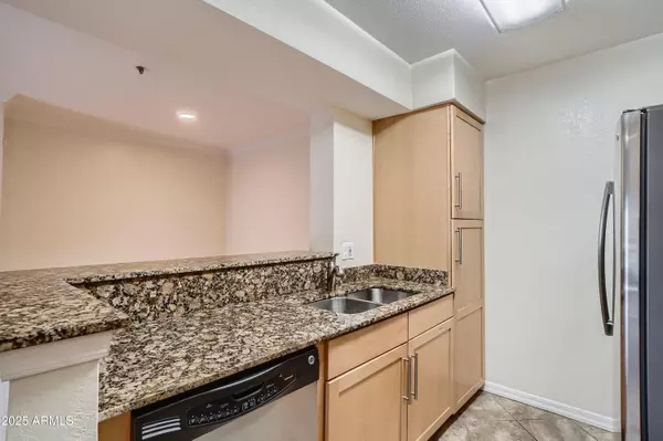 Phoenix, AZ 85016,2025 E CAMPBELL Avenue #309