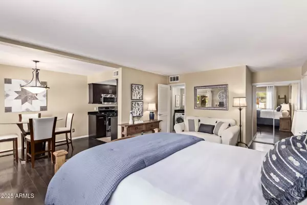 Scottsdale, AZ 85258,7350 N VIA PASEO DEL SUR -- #N104