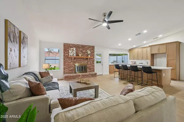 Phoenix, AZ 85022,810 E MEADOW Lane