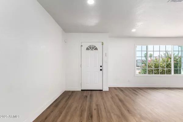 Glendale, AZ 85301,4342 W CLAREMONT Street