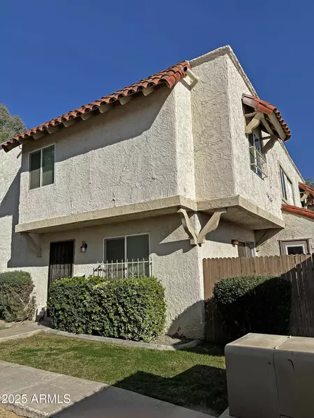 1227 E LAWRENCE Lane, Phoenix, AZ 85020