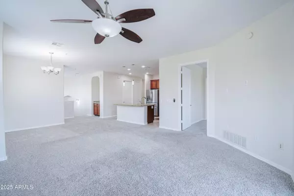 Chandler, AZ 85248,250 W QUEEN CREEK Road #249