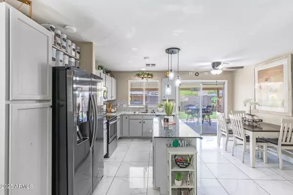 11239 W DEVONSHIRE Avenue, Phoenix, AZ 85037