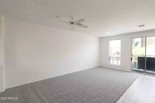 Phoenix, AZ 85015,2450 W GLENROSA Avenue #48