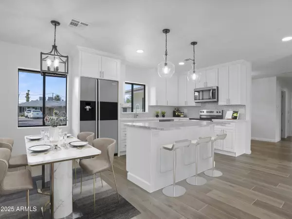 Phoenix, AZ 85014,1046 E ELM Street