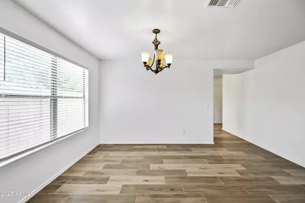 Phoenix, AZ 85042,225 E GWEN Street