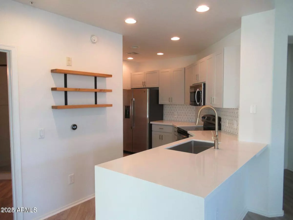 Phoenix, AZ 85028,11640 N TATUM Boulevard #2011
