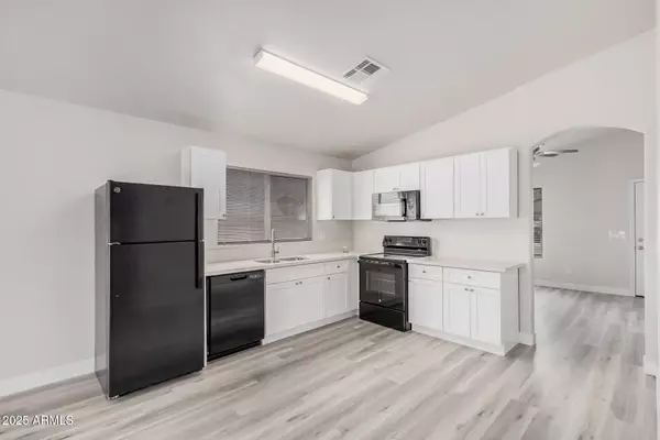 Phoenix, AZ 85040,1016 E LA SALLE Street