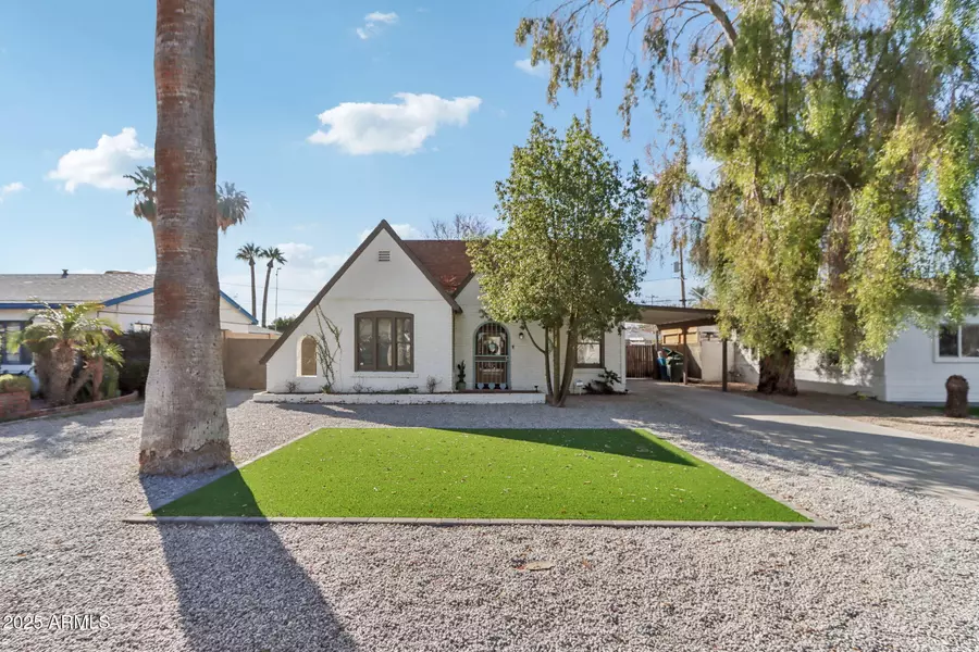 2209 E WELDON Avenue, Phoenix, AZ 85016