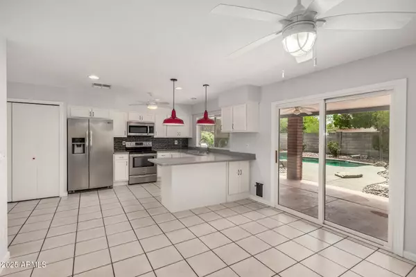 Mesa, AZ 85210,905 W LOBO Avenue