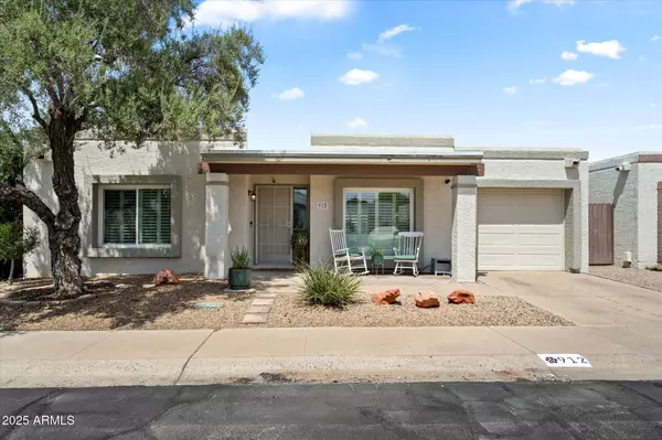 912 E MICHELLE Drive, Phoenix, AZ 85022