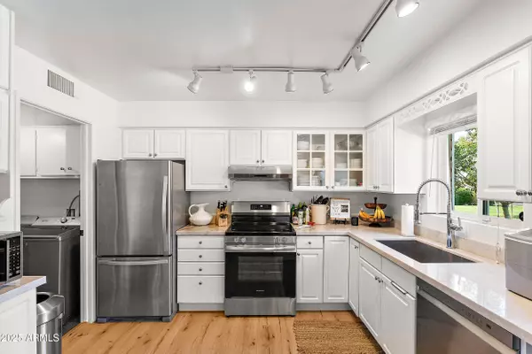 Phoenix, AZ 85018,4027 E CAMPBELL Avenue