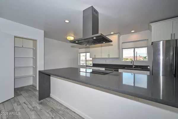 Phoenix, AZ 85013,100 W MARYLAND Avenue #P2