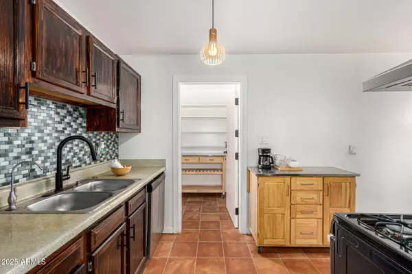 Phoenix, AZ 85020,837 E ECHO Lane