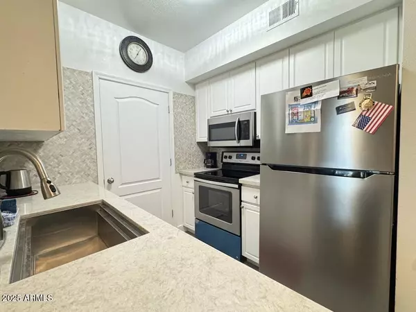 Phoenix, AZ 85016,1701 E COLTER Street #250