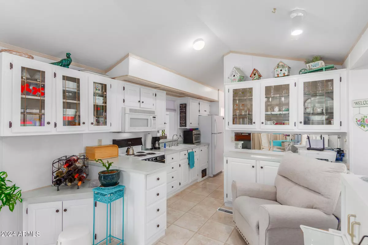 Apache Junction, AZ 85119,101 Kaolin Drive
