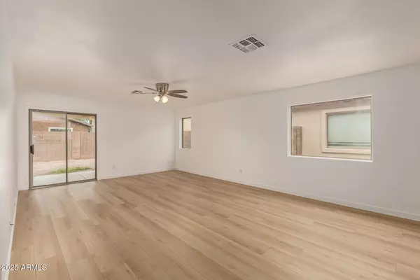 Phoenix, AZ 85043,7944 W NAPOLI Street