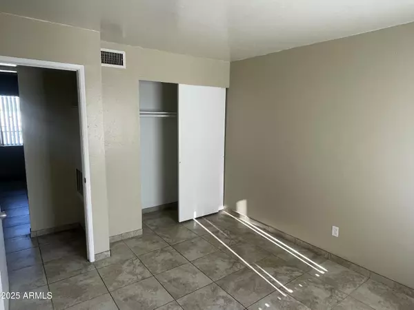 Phoenix, AZ 85020,1222 E Mountain View Road #213