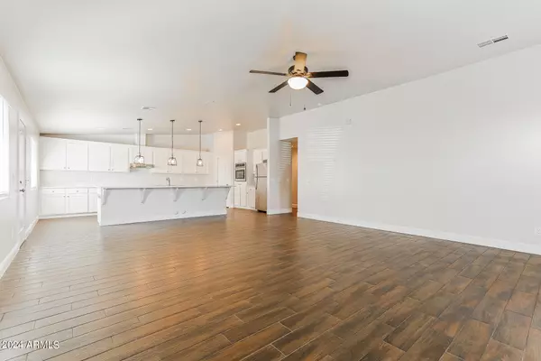 Phoenix, AZ 85041,807 W BUIST Avenue