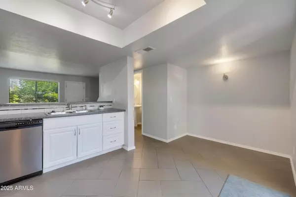 Phoenix, AZ 85024,19601 N 7TH Street #1070