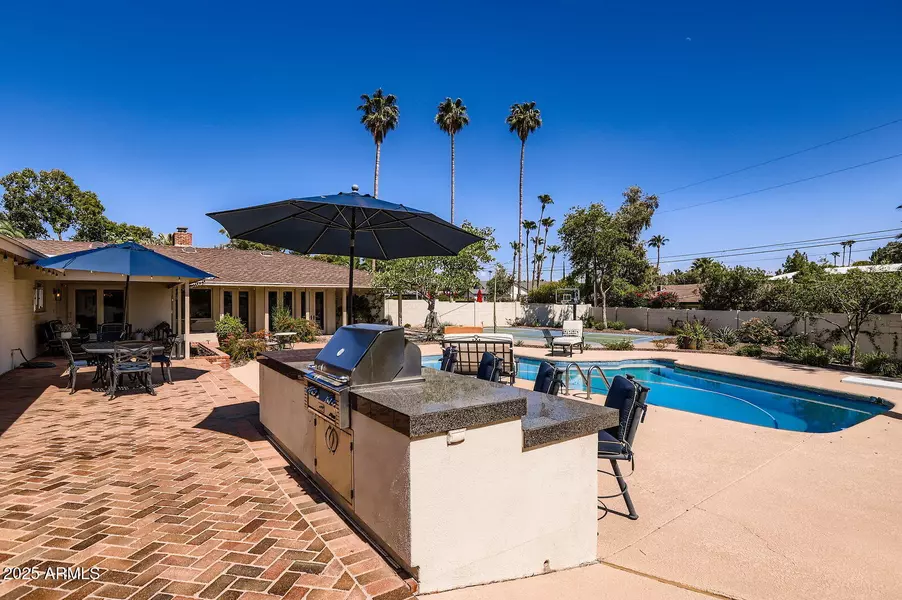 2231 E MONTEBELLO Avenue, Phoenix, AZ 85016