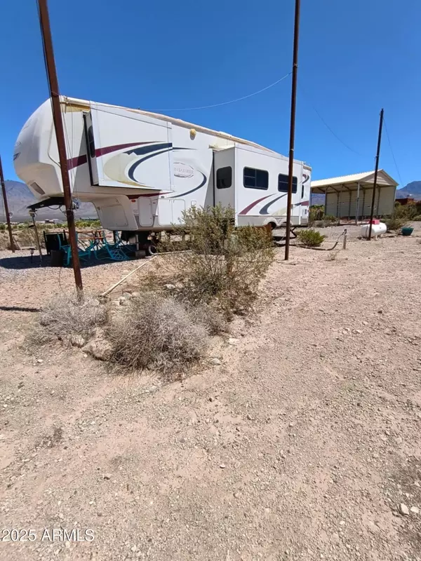 Littlefield, AZ 86432,938 E RED HAWK Road #-