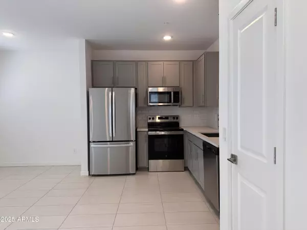 Phoenix, AZ 85085,2819 W RED FOX Road