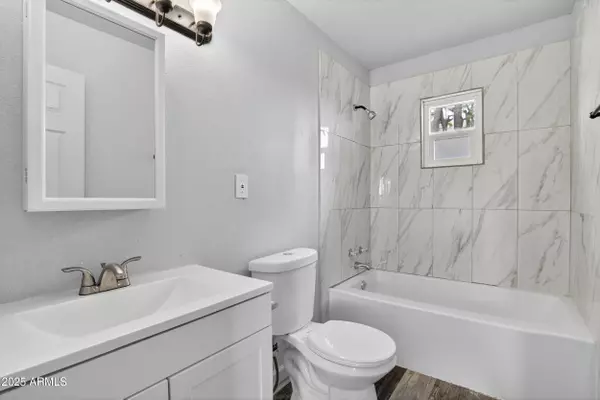 Phoenix, AZ 85009,1410 S 24TH Avenue #A