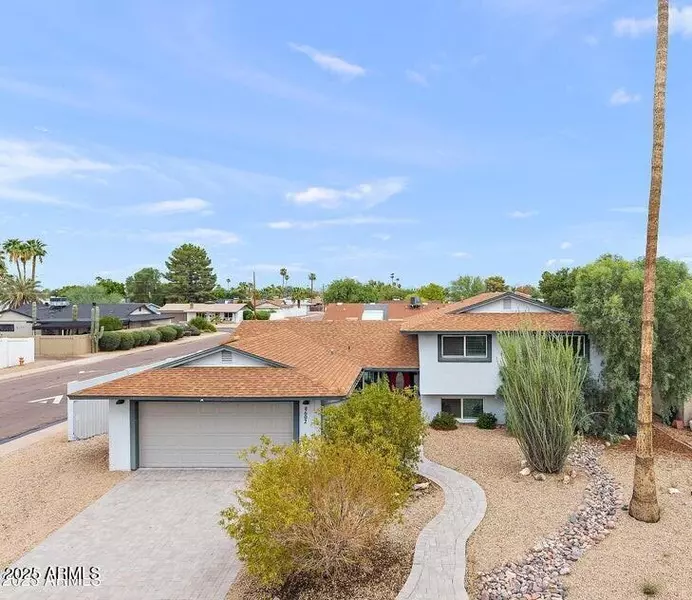 8602 E MITCHELL Drive, Scottsdale, AZ 85251