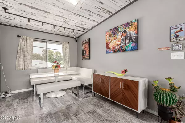 Phoenix, AZ 85016,5150 N 20TH Street #215