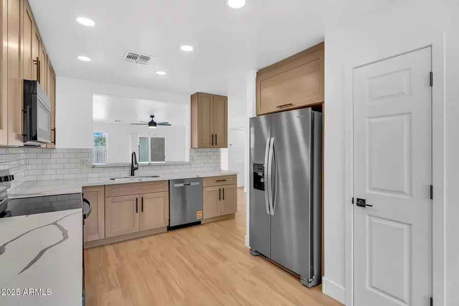 2140 W Agrarian Hills Drive, San Tan Valley, AZ 85144