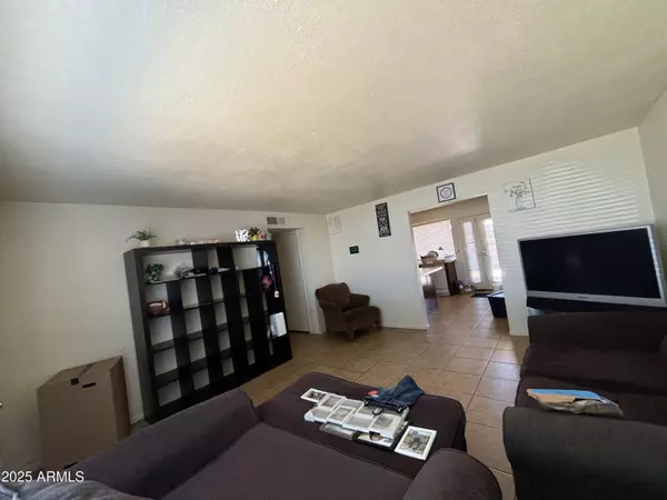Glendale, AZ 85301,4620 W krall Street