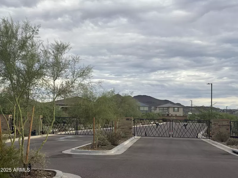 1929 W Burnside Trail, Phoenix, AZ 85085